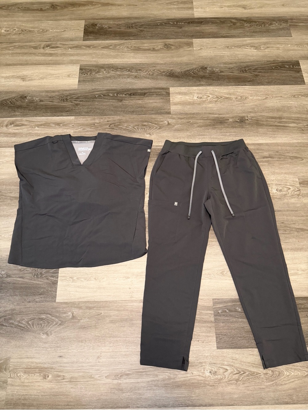 Fabletics Women's Gray Scrub Pants & Top Set - Comfortable Stretch